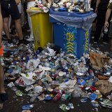 Les participants à la Street Parade ont laissé des tonnes de déchets derrière eux samedi à Zurich.